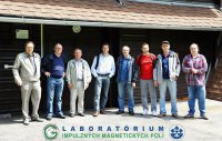 Pracovné stretnutie riešiteľov v laboratóriu impulzných magnetických polí v Modre s ukážkami experimentálnych prác (máj 2013)