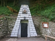 Vchod do slapovej stanice Vyhne